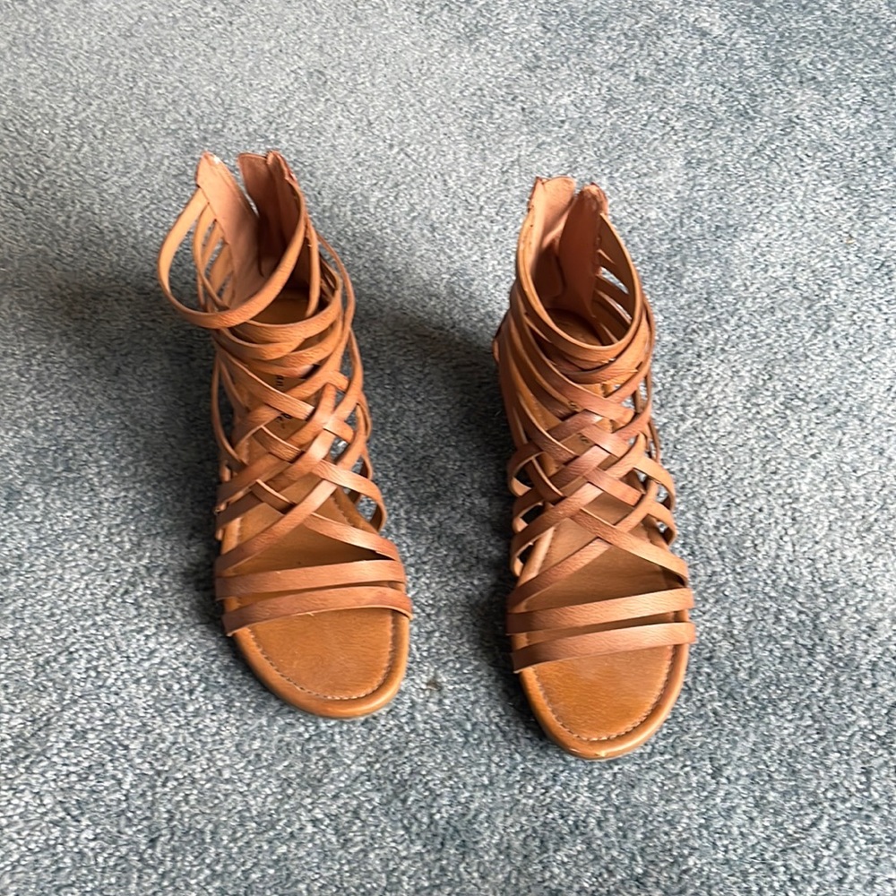 American Eagle Sandals